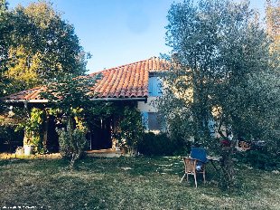 (Vakantie) woning: RUIME MOOIE VRIJGELEGEN VAKANTIEWONING IN RUSTIGE HEUVELACHTIGE OMGEVING MET UITZICHT OP DE PYRENEEN MET 2 GROTE MEREN OP 5 KM AFSTAND EN SCHONE LUCHT te huur in Haute Garonne (Frankrijk)