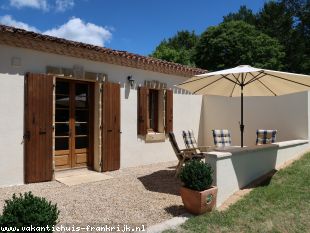 Vakantiehuis: Luxe vakantiewoning 3* in de Dordogne. Authentiek met veel luxe. Maar vooral Rust, Ruimte en Natuur. WIFI, NL.TV, Luxe Boxsprings (210cm) te huur in Dordogne (Frankrijk)
