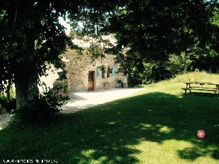 (Vakantie) woning: Sfeervolle en gezellige vakantiewoning voor 4 personen met privézwembad, gelegen in de volle natuur op een terrein van 3 hectare. te huur in Tarn et Garonne (Frankrijk).