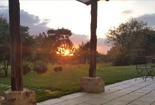 23 elke avond een prachtige zonsondergang vanaf het terras