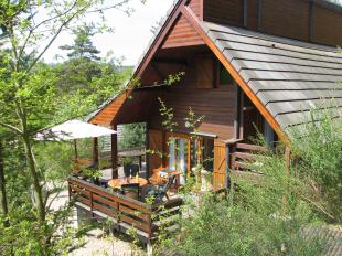 Vakantiehuis: Genieten van rust en natuur in Vakantiewoning Auvergne op 400m afstand van recreatiemeer te huur in Cantal (Frankrijk)