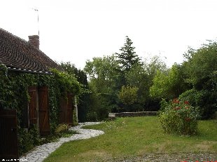 Vakantiehuis: --Top huis -- Ruim woonhuis met verwarmd zwembad op terrein van 2699m? vlakbij het bos van Troncais. te koop in Allier (Frankrijk).