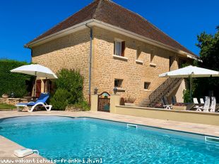 Vakantiehuis: Vrijstaand vakantiehuis met prive zwembad en prachtig uitzicht.Rustige ligging,privacy, en op steenworp afstand van alle bekende bezienswaardigheden te huur in Dordogne (Frankrijk)