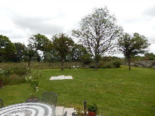 (Vakantie) woning: Cerilly -Chalet van 110 m? aan de rand van het dorpje vlakbij het bos van Tron?ais. te huur in Allier (Frankrijk)