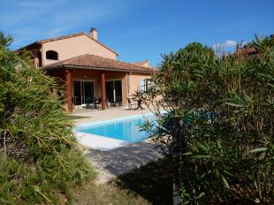 Vakantiehuis met zwembad: Royale luxe vrijst, 2-6 p.villa met verwarmd privé zwembad, 6x airco, grote tuin + div. terrassen, op Villapark in Vallon Pont d'Arc