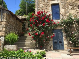 vakantiehuis in Frankrijk te huur: Charmant Frans appartement met fenomenaal uitzicht; gite l' Hirondelle 