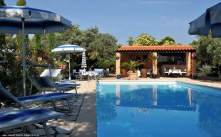 Zwembad met Poolhouse