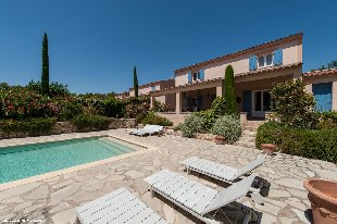 (Vakantie) woning: Vrijst. luxe Villa met groot verwarmd prive zwembad; tennisbaan, airco en wifi internet aanwezig + Park zwembad 20x8 m. met apart peuterbad te huur in Vaucluse (Frankrijk).
