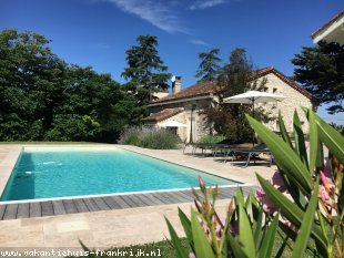Vakantiehuis: Rustig en landelijk gelegen,gerenoveerde vakantiewoning met groot verwarmd zwembad te huur in Lot et Garonne (Frankrijk)