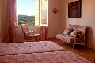(Vakantie) woning: Adembenemend uitzicht aan de voet van de Pyreneeën en op 35 km van de Middellandse Zeestranden te huur in Pyrénées Orientales (Frankrijk).