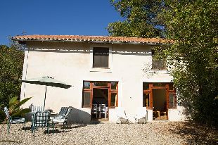 (Vakantie) woning: La Maisonnette, ruim vakantiehuis in een oase van rust, midden in de natuur. Veel uitgezette wandel- en fietswegen rondom. Veel bezienswaardigheden. te huur in Aude (Frankrijk).