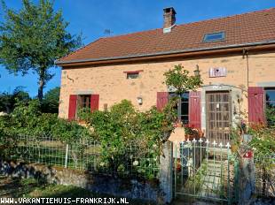 Sfeervol vakantiehuis met prachtig uitzicht in de Morvan (Bourgogne) te huur.