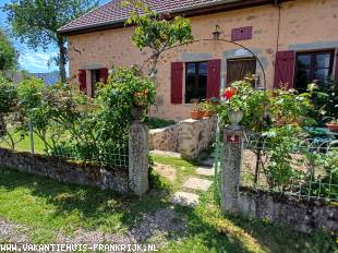 Vakantiehuis: Sfeervol vakantiehuis met prachtig uitzicht,vakantiehuizen in de Morvan (Bourgogne) te huur.