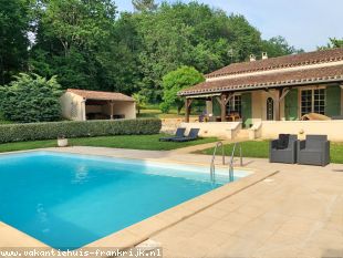 Vakantiehuis: Beleautou is een prachtig vrijstaand vakantiehuis met een privé zwembad en een omheinde tuin dus uw hond is welkom! te huur in Lot et Garonne (Frankrijk)