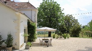 (Vakantie) woning: rustig gelegen op heuvelachtig terrein met prachtig uitzicht over Bergerac en omgeving te huur in Dordogne (Frankrijk).