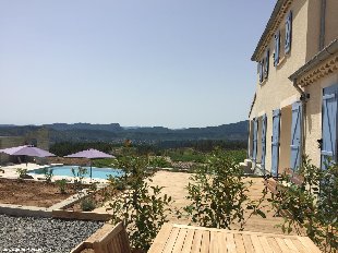 (Vakantie) woning: Prachtige villa met panoramisch uitzicht en overloop zwembad te huur in Ardeche (Frankrijk)