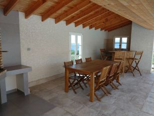 overdekte zomerkeuken met BBQ