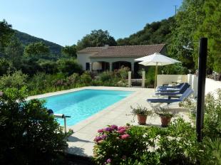 Vakantiehuis: Vakantievilla met zwembad op groot eigen terrein met veel privacy, gelegen in nationaal park te huur in Herault (Frankrijk)