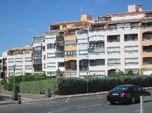 (Vakantie) woning: Comfortabel ruim penthouse op unieke locatie in Cap d'Agde. Volledige privacy. Direct aan strand en boulevard. Sat.tv en wifi. te huur in Herault (Frankrijk).