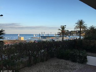 (Vakantie) woning: ANTIBES: LUXE STUDIO (40 m2), SPECTACULAIR ZEEZICHT MET SUPER GROOT TERRAS, MET BOULEVARD EN STRAND OP 50 METER, MET AIRCO. te huur in Alpes Maritimes (Frankrijk).
