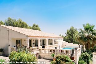 Vakantiehuis: Deze mooi gelegen, van alle gemakken voorziene, goed verzorgde villa met prive zwembad en uitzicht maakt dat u een heerlijke vakantie zult beleven. te huur in Herault (Frankrijk)