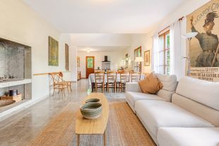 Woonkamer met open haard