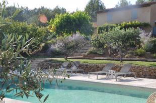 Vakantiehuis: Landelijk ingericht vakantiehuis met privézwembad, grote tuin en uniek uitzicht, gelegen op 4km van Cotignac