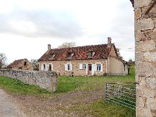 (Vakantie) woning: Cerilly- Vrijstaand authentiek boerderijtje op terrein van 2315m?, dicht bij het bos. te huur in Allier (Frankrijk)