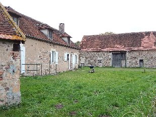 (Vakantie) koopwoning: Cerilly- Vrijstaand authentiek boerderijtje op terrein van 2315m?, dicht bij het bos. te koop in Allier (Frankrijk).