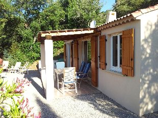 (Vakantie) woning: Provençaals vakantiehuis in natuurgebied tussen kust en achterland te huur in Var (Frankrijk)