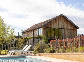 Een oude tabaksschuur die is verbouwd is tot vakantiehuis met zwembad!