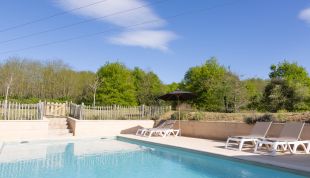 Terras bij het zwembad