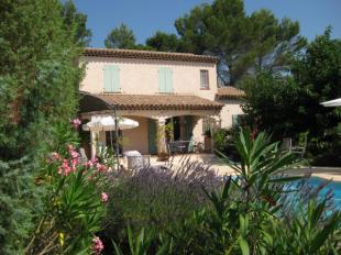 Vakantiehuis bij de golf: Zeer verzorgd comfortabel vakantiehuis op mooie plek met privézwembad voor 8 personen in hartje Provence!
