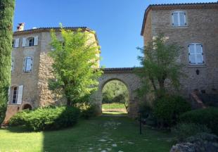 Vakantiehuis Cote d'Azur: Comfortabel appartement voor 4 personen in de Provence in kasteel met gemeenschappelijk zwembad en tennisbaan