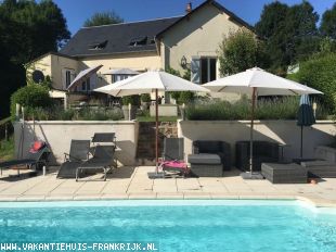 Vakantiehuis: Le Tailleur met z'n 3 sterren kwalificatie heerlijke plek voor mensen die van rust en ruimte houden in de Bourgogne  Inclusief verwarmd zwembad .