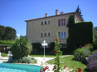 Huis voor grote groepen in Provence Alpes Cote d'Azur Frankrijk te huur: Provence, Rustig gelegen tussen de wijngaarden villa met zwembad. Huisdieren welkom 