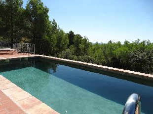 (Vakantie) woning: Nieuw gerenoveerde, mooi gelegen 6 persoon vakantievilla met privé zwembad en fantastisch uitzicht te huur in Herault (Frankrijk).
