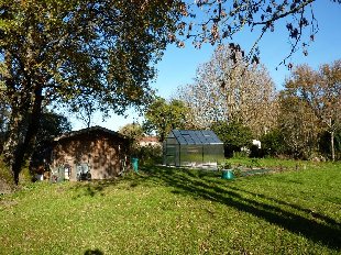 (Vakantie) koopwoning: 198.000 € - Vienne - Voormalige boerderij met 6 ha omheind weiland en bossages te koop in Vienne (Frankrijk).