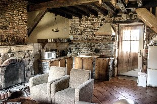 (Vakantie) woning: Kindvriendelijk, pittoresk en eeuwenoud huis op het Franse platteland. Ideaal voor genieters van rust, natuur te huur in Allier (Frankrijk).