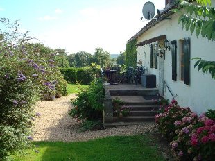 (Vakantie) woning: Ruime woonboerderij met karakter op 5400 m² grond met prachtig uitzicht over de weilanden. te huur in Allier (Frankrijk)