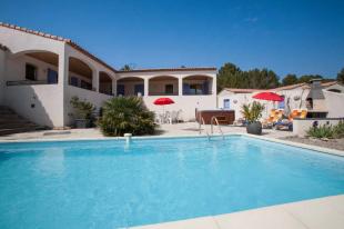 Vakantiehuis: Prachtige villa met uitzicht voor 6 personen, met privé zwembad en jacuzzi, tafeltennis en jeu de boulles baan