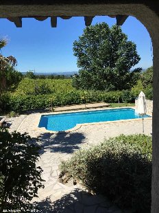 (Vakantie) woning: Romantische, sfeervolle villa voor 6 personen met prive zwembad en uitzicht te huur in Herault (Frankrijk).
