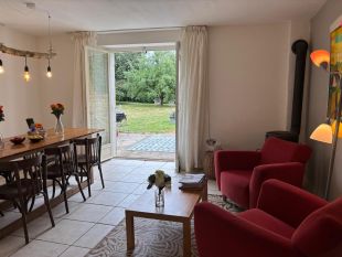 l'Ecurie-woonkeuken-huiskamer-1 <br>In volledig gerestaureerd stalhuis