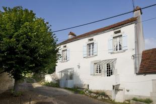 Vakantiehuis: Romantisch, sfeervol, vrijstaand huis met omsloten tuin in de Bourgogne, het historisch hart van Frankrijk te huur in Yonne (Frankrijk)