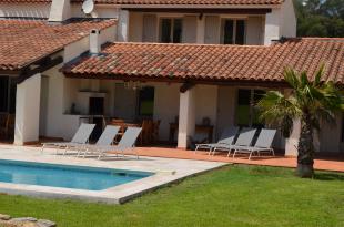 Vakantiehuis: Villa Romarin heeft een groot verwarmd privé zwembad en ligt op een omheind privéterrein van 4000m² met een heerlijke tuin. te huur in Var (Frankrijk)
