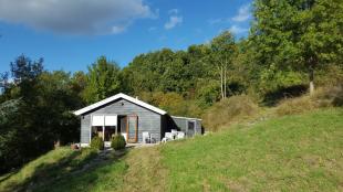 vakantiehuis in Frankrijk te huur: Eenvoudig maar comfortabel chalet in de heuvels van Basse-Normandie 