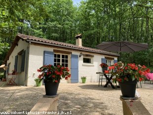 Vakantiehuis: Geniet van de rust in dit geheel privé, net gerenoveerd huis aan de rand van het bos te huur in Dordogne (Frankrijk)