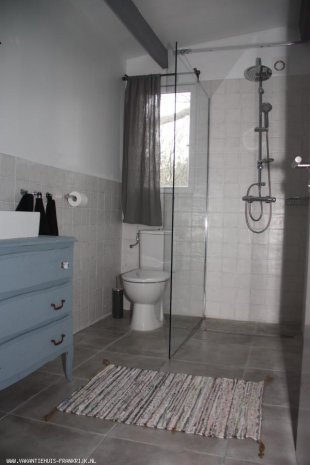 inloopdouche en toilet