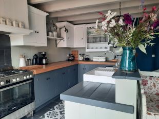 De zonnige woonkeuken