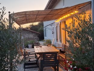 Het terras in de avond